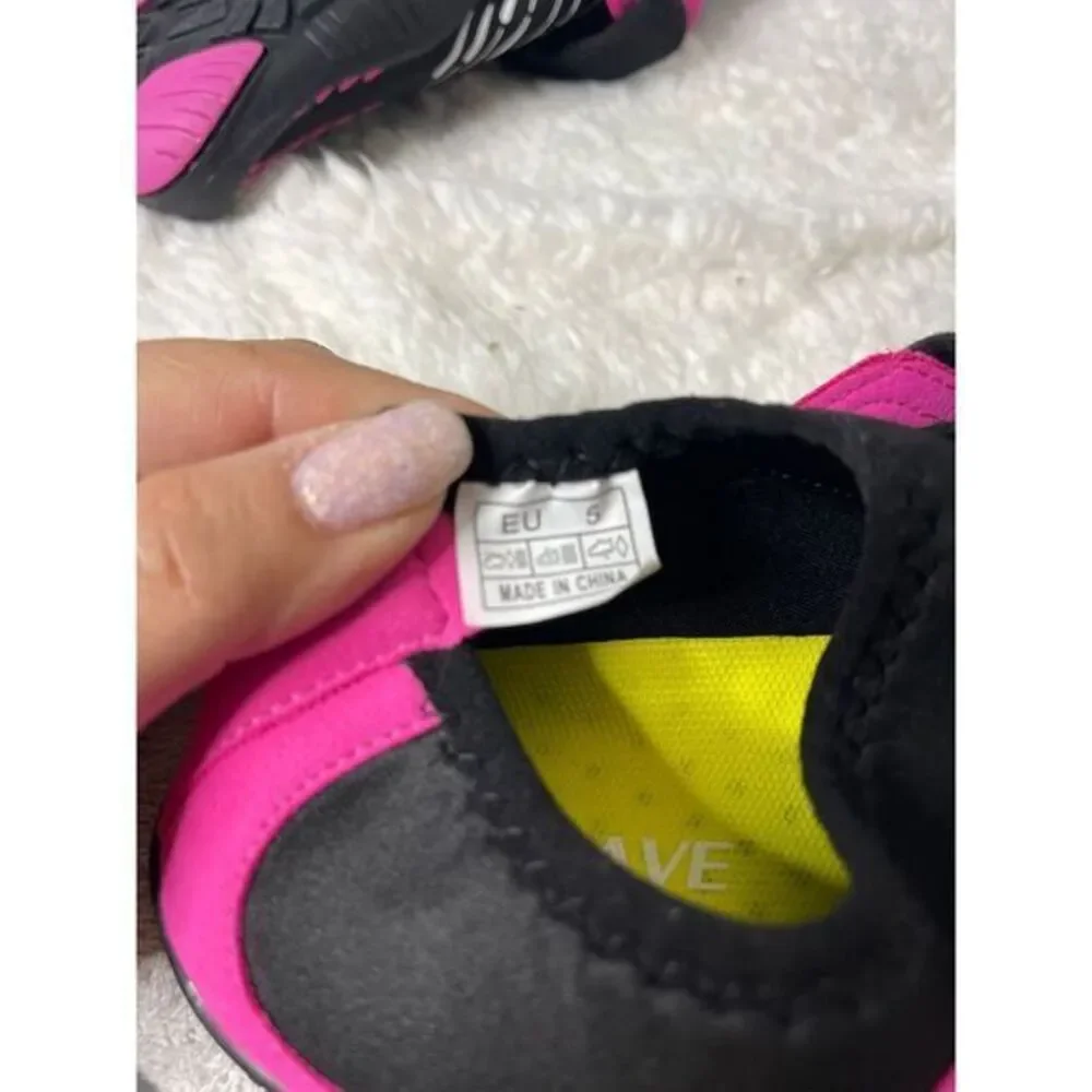 N/A water shoes